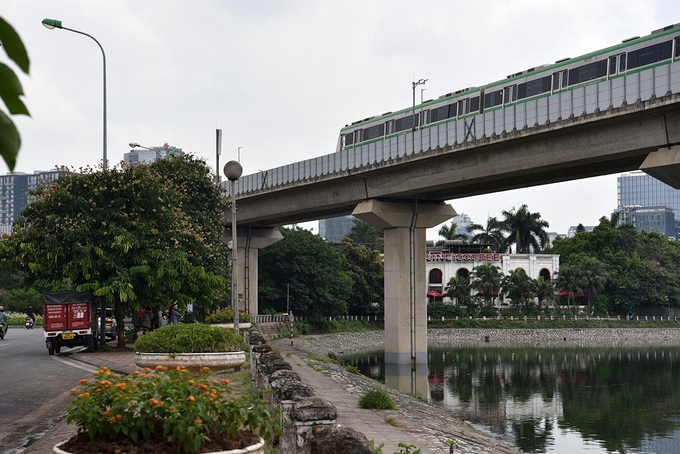 Hồ nước, cây xanh là địa điểm lý tưởng thu hút người dân tới vui chơi, giải trí. Ảnh: VOV