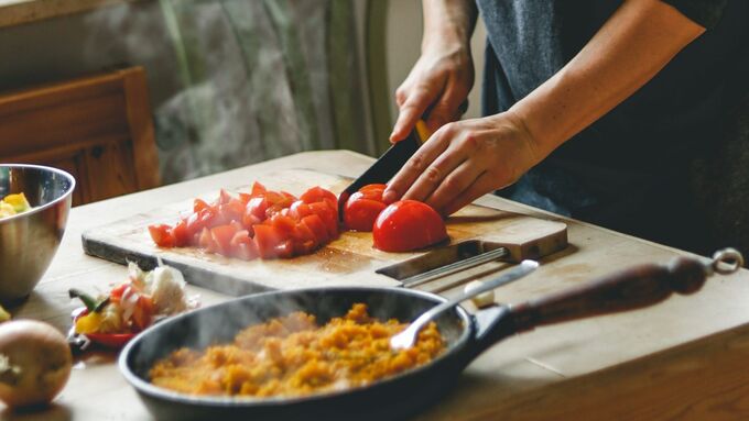 Trong cà chua, lycopene là một hoạt chất có thể được cơ thể hấp thu dễ dàng hơn khi cà chua được nấu chín so với khi ăn sống