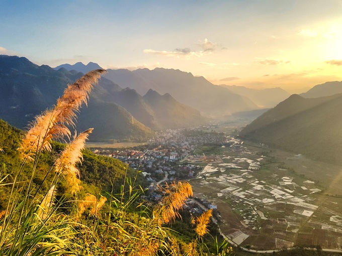 Thung lũng Mai Châu với vẻ đẹp ấn tượng khi nhìn từ trên cao xuống. Ảnh: Báo Hòa Bình