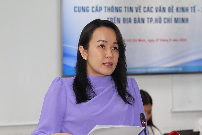 Bà Lê Thiện Quỳnh Như, Chánh Văn phòng Sở Y tế TPHCM trả lời báo chí tại cuộc họp chiều tối 27/6/2024. Ảnh: Thành Nhân