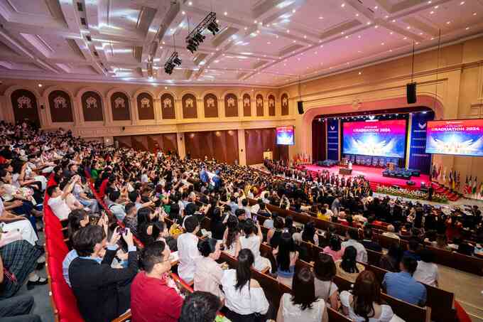 Với sự hợp tác đào tạo chiến lược của ĐH Cornell, VinUni luôn kiên định các chuẩn mực quốc tế nghiêm ngặt trong học thuật nhằm tạo những trải nghiệm tốt nhất trong nghiên cứu khoa học, thực tập thực chiến và trách nhiệm xã hội cho mọi sinh viên.