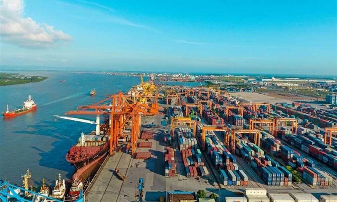 Cảng Hải Phòng sẽ được nâng cấp để đón tàu 55.000 DWT giảm tải. Ảnh: Internet