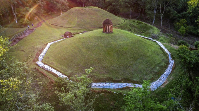 Khu gò và lăng mộ Charaideo Moidams (Ấn Độ) trở thành Di sản thế giới được UNESCO công nhận. Ảnh: Internet