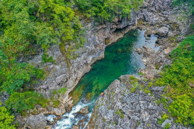 Cảnh hùng vỹ, hoang sơ nhưng không kém phần nên thơ trên cung đường chinh phục Hung Thoòng. Ảnh: Jungle Boss Tours