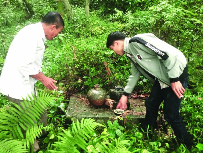 Nơi cúng thờ thần Hoàng làng gìn giữ khu rừng nghiến nguyên sinh Ảnh: Duy Chiến/Báo Tiền Phong