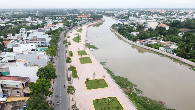 Công trình trọng điểm kè sông Bảo Định bên dòng Bảo Định tại TP. Tân An. Ảnh: Báo Long An