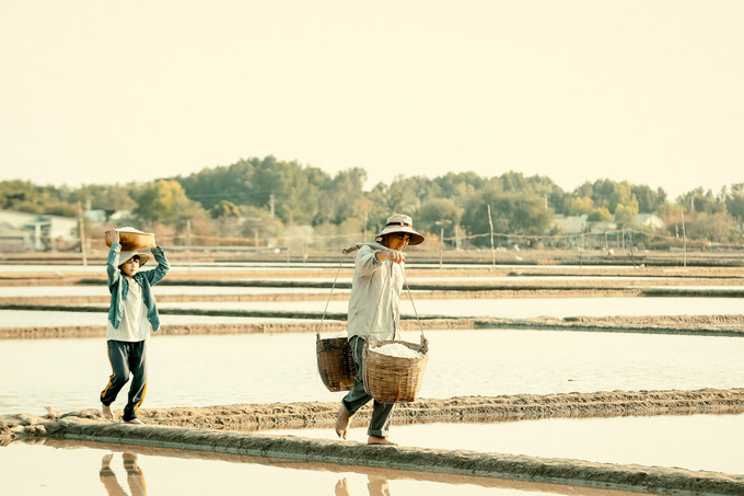 Có thể nói, Hai Muối là thử thách cũng như là cơ hội để nghệ sĩ Quyền Linh một lần nữa tỏa sáng trên màn ảnh.