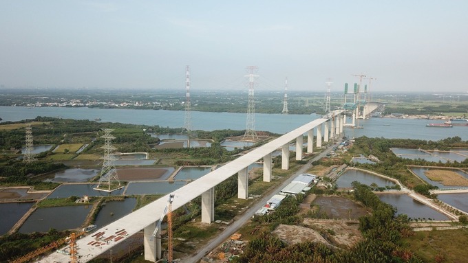 Cao tốc Bến Lức - Long Thành đoạn bắc qua sông Lòng Tàu, nối TP.HCM với Đồng Nai. Ảnh: Báo Thanh Niên