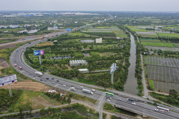 Dự án có hơn 14km cầu cạn, là tuyến cao tốc cầu cạn dài nhất vào thời điểm đó. Ảnh: Quynh Tran