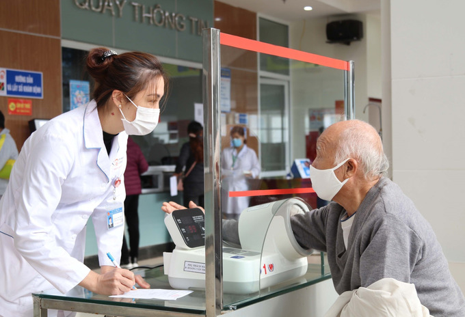 Bộ trưởng Bộ Y tế yêu cầu các cơ sở y tế thực hiện phương châm “lấy người bệnh là trung tâm”