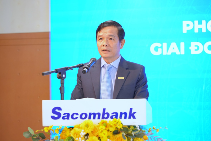 Ông Hà Văn Trung, Phó Tổng Giám đốc Sacombank phát biểu tại hội nghị