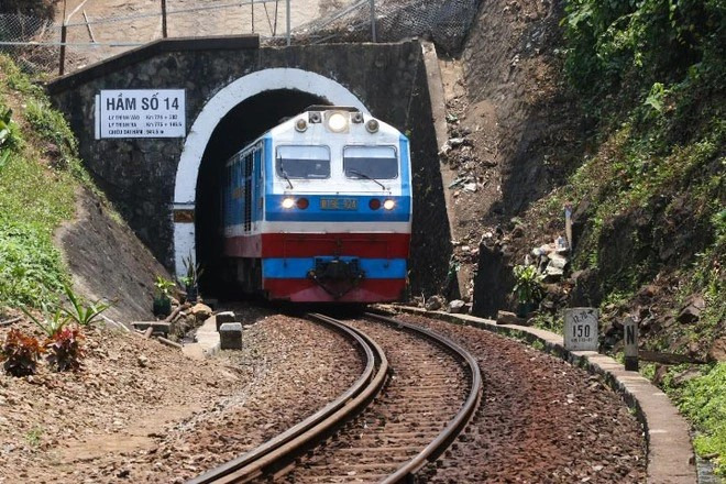 Đường sắt qua đèo Hải Vân. Ảnh: Báo Thanh Niên