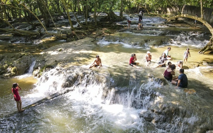 Ngày nay, nơi đây thu hút nhiều du khách, trở thành điểm đến lý tưởng cho những ai muốn tìm kiếm một nơi thư giãn giữa thiên nhiên hoang sơ (Ảnh: Internet)