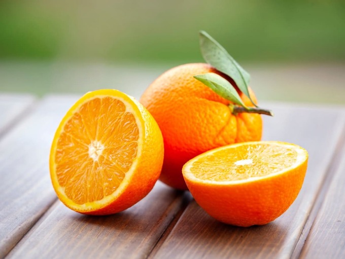 Vitamin C là 