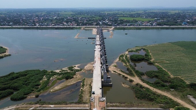 Cầu vượt Sông Côn là cây cầu vượt sông dài nhất tuyến cao tốc Hoài Nhơn - Quy Nhơn. Ảnh: Internet