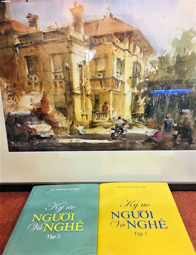 Cuốn sách “Ký ức Người và Nghề” của Đài Tiếng nói Việt Nam ghi lại thời khắc đọc bản tin lịch sử của nữ phát thanh viên Dương Thị Ngân. Ảnh: Minh Tuấn