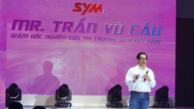Ông Trần Vũ Cầu - Giám đốc nghiên cứu thị trường SYM Việt Nam chia sẻ tại sự kiện.