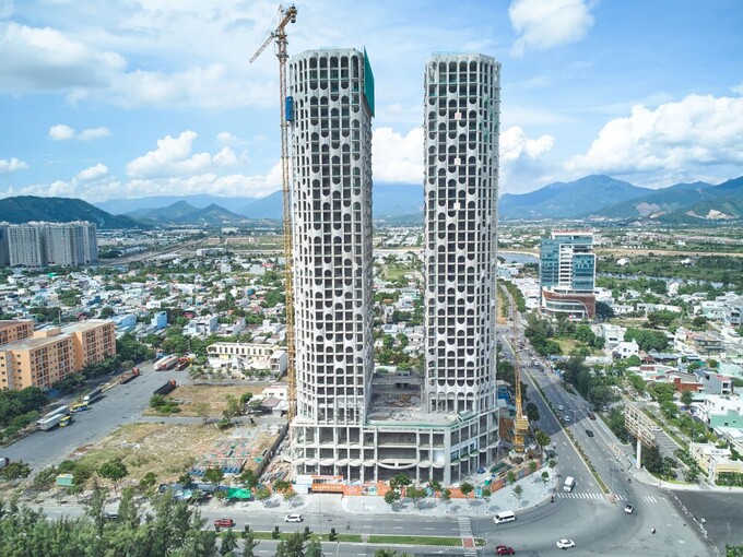 Tòa tháp đôi 34 tầng được khởi công xây dựng từ ngày 27/4/2021 tại đường Nguyễn Tất Thành, quận Liên Chiểu, Đà Nẵng đến nay đã hoàn tất xây thô, Ảnh: Internet