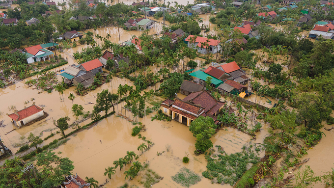 Lượng mưa bất thường và quá mức có thể gây ra lũ lụt, phá hủy các khu dân cư, cơ sở hạ tầng, mùa màng và hệ sinh thái, đồng thời làm gia tăng xói mòn và giảm chất lượng nước. Ảnh minh hoạ