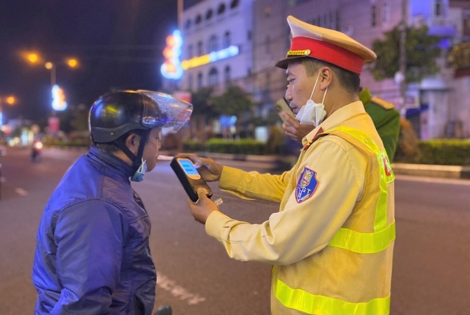 Người không chấp hành yêu cầu kiểm tra nồng độ cồn có thể bị phạt đến 40 triệu đồng. Ảnh minh họa