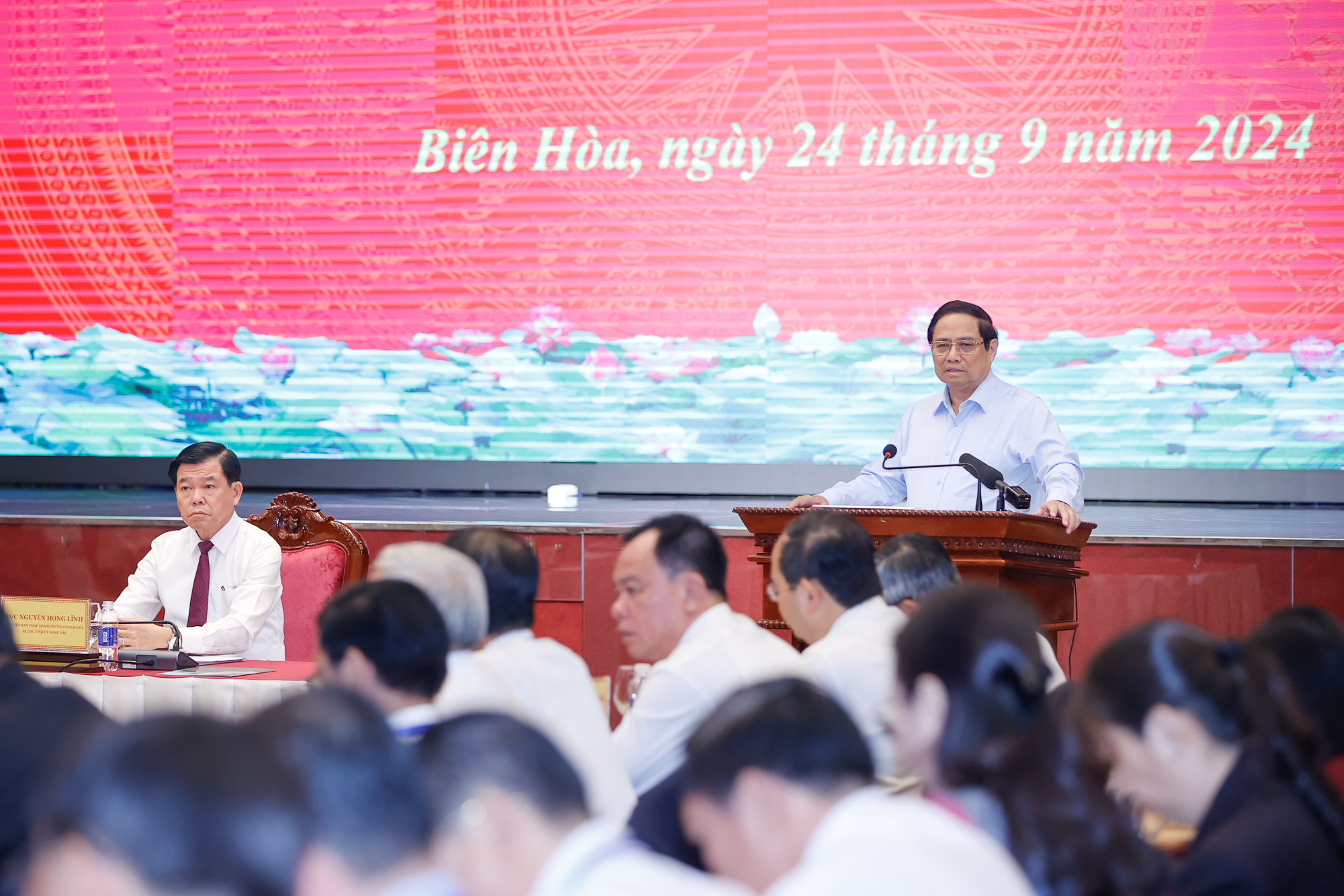 Thủ tướng Phạm Minh Chính đề nghị Đồng Nai phát huy tinh thần “3 tiên phong”, tập trung thực hiện 8 nhiệm vụ trọng tâm với mục tiêu trở thành địa phương phát triển kinh tế hàng đầu, văn minh và hiện đại. Ảnh: VGP/Nhật Bắc