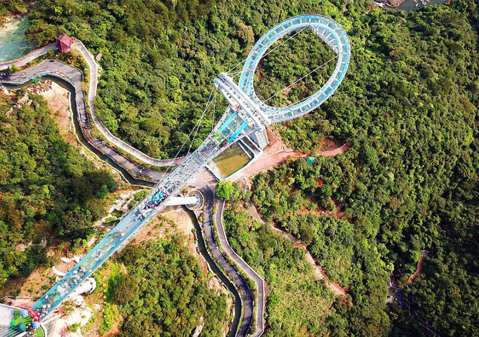 Cầu kính Skywalk Huangtengxia Tianmen đã trở thành một trong những kỳ quan hiện đại không thể bỏ lỡ khi đến Quảng Đông. Ảnh: Internet