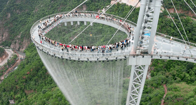 Cầu kính Skywalk Huangtengxia Tianmen chính là một tuyệt tác kiến trúc mang đầy tính nghệ thuật và sáng tạo. Ảnh: Sưu tầm