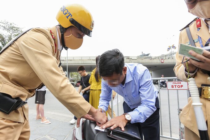 Bộ Công an nhanh chóng hoàn thiện cơ sở để kiểm tra kiến thức người bị trừ hết điểm giấy phép lái xe. Ảnh minh họa