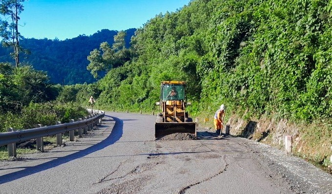 Quốc lộ 15D trên đoạn đi Cửa khẩu La Lay. Ảnh: Trần Tuyển