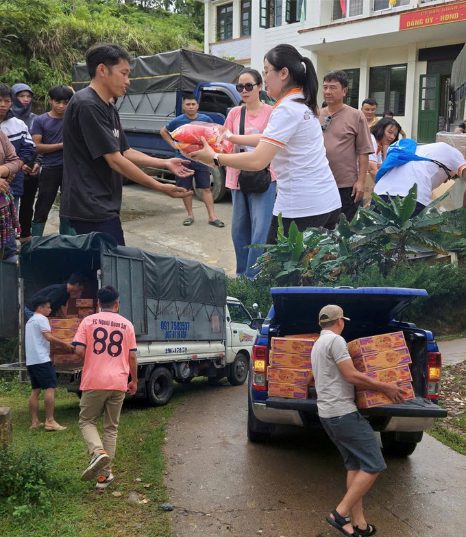 Đồ cứu trợ là thực phẩm có thể ăn dài lâu, thuốc men...