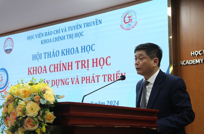 PGS,TS. Phạm Minh Sơn - Phó Bí thư Đảng uỷ, Giám đốc Học viện Báo chí và Tuyên truyền phát biểu chỉ đạo và chúc mừng Lễ kỷ niệm và Hội thảo khoa học (1)