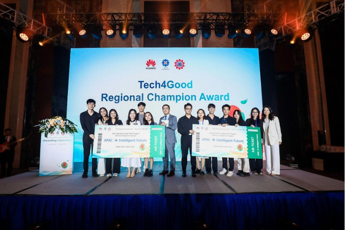 Đội Việt Nam và đội Campuchia cùng xuất sắc dành giải Nhất tại cuộc thi Tech4Good, vượt qua 23 đội đến từ 23 quốc gia để tiến vào vòng Chung kết toàn cầu. Ảnh: BD