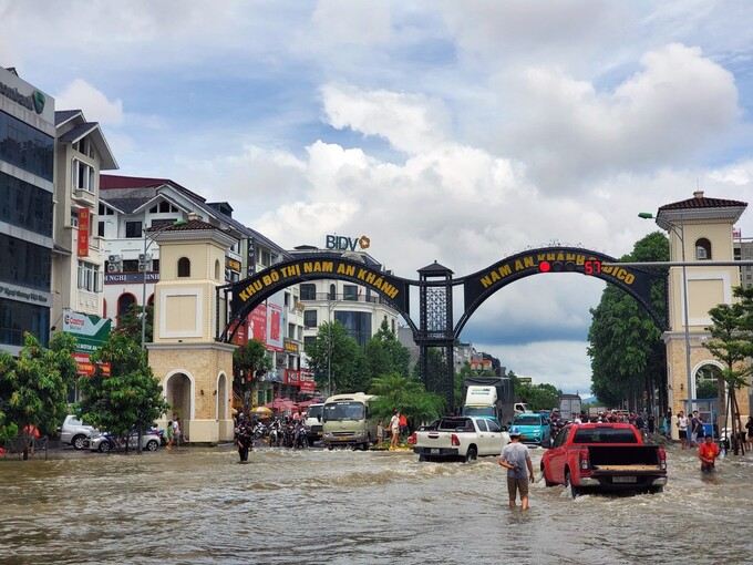 Cảnh ngập lụt ở một khu đô thị tại Hà Nội.