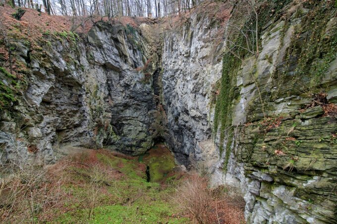 Hang Hranice Abyss là hang động nước ngọt sâu nhất thế giới (Ảnh: Alamy)