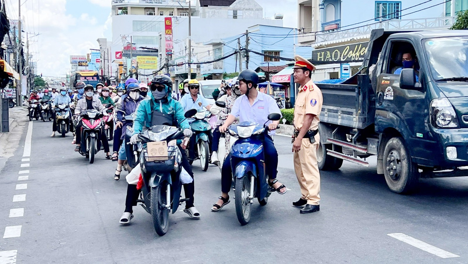 Theo dự thảo, người lái xe có trách nhiệm cung cấp thông tin đầy đủ và trung thực về tình trạng sức khỏe, cũng như tiền sử bệnh tật của mình (Hình minh họa/Báo An Giang)