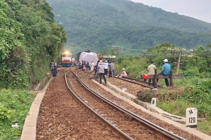 Thông tàu Bắc - Nam sau sự cố trật bánh trên đèo Hải Vân