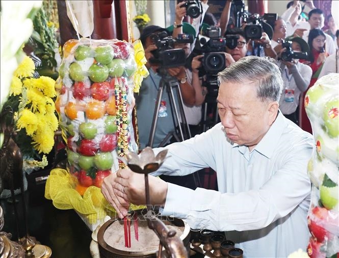 vna-potal-tong-bi-thu-to-lam-dang-huong-tai-den-tho-quoc-to-lac-long-quan-tai-ca-mau-stand