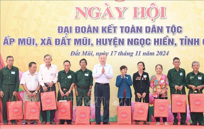 vna-potal-tong-bi-thu-to-lam-du-ngay-hoi-dai-doan-ket-toan-dan-toc-tai-ca-mau-stand-1