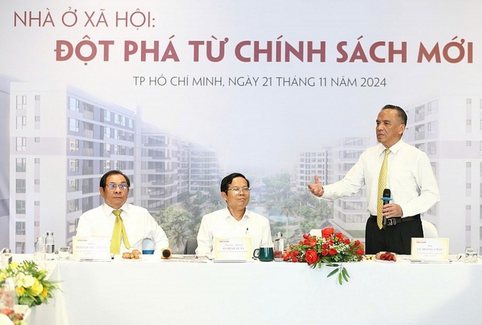 Chủ tịch Hiệp hội Bất động sản TPHCM Lê Hoàng Châu nêu ý kiến tại tọa đàm. Ảnh: Hoàng Triều.