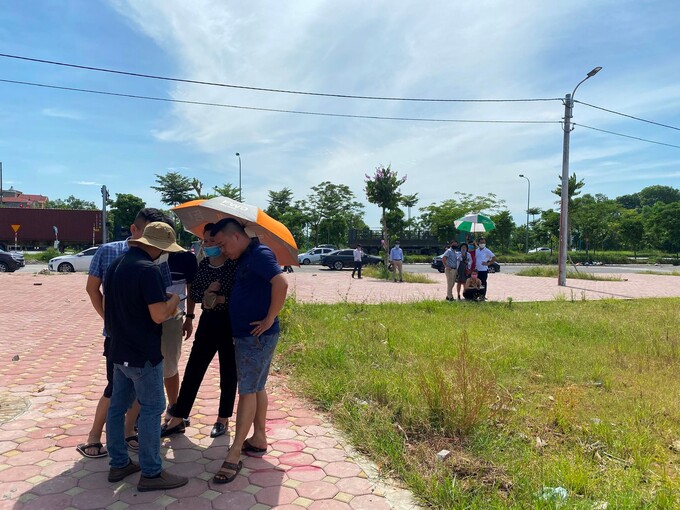 Lo ngại giá bất động sản sẽ tiếp tục tăng, nhiều nhà đầu tư đã bắt đầu “săn đất” dịp cuối năm (Ảnh minh họa).