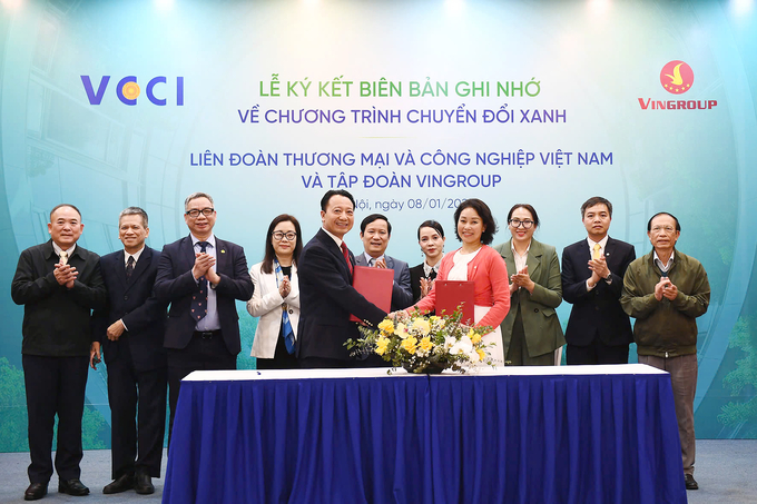 Liên đoàn Thương mại và Công nghiệp Việt Nam (VCCI) và Tập đoàn Vingroup ký kết biên bản ghi nhớ hợp tác toàn diện về thúc đẩy chuyển đổi xanh và phát triển bền vững.