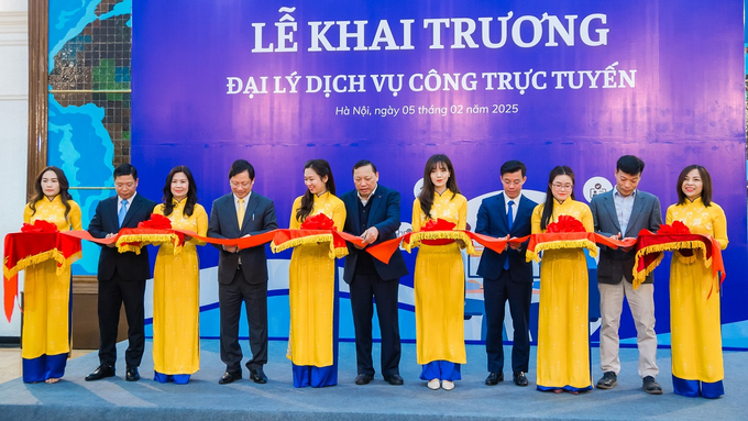 Lễ khai trương đại lý dịch vụ công trực tuyến.