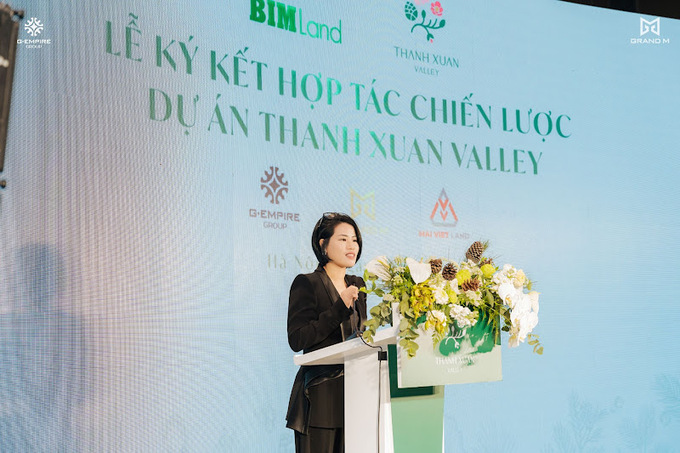 Ảnh: Bà Nguyễn Thị Dung - Chủ tịch HĐQT G.Empire Group - Đại diện Grand M phát biểu tại lễ ký kết.