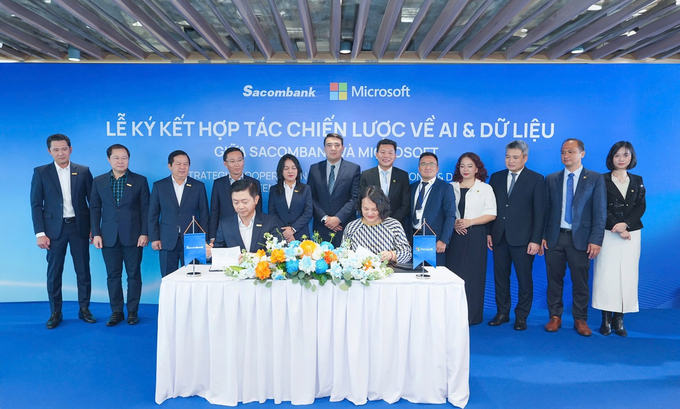 Sacombank và Microsoft sẽ đồng hành trong nhiều hạng mục quan trọng như Tư vấn về chiến lược, kiến trúc AI & dữ liệu; Lộ trình phát triển, áp dụng AI trong ngân hàng. Ông Nguyễn Minh Tâm, Phó Tổng Giám đốc Sacombank và bà Nguyễn Quỳnh Trâm, Tổng Giám đốc Microsoft Việt Nam đại diện ký kết giữa hai đơn vị.