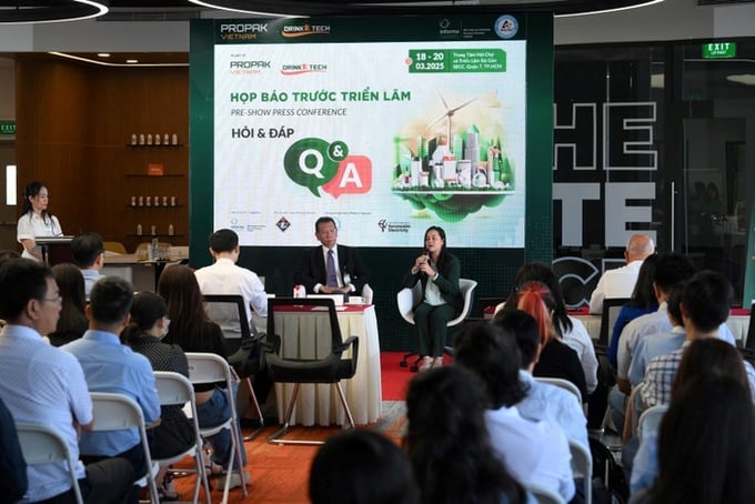 Buổi họp báo trước triển lãm của Ban Tổ chức ProPak Vietnam 2025 và DrinkTech Vietnam 2025.