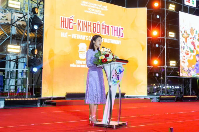 Bà Trần Thị Thao Giang, Quản lý quan hệ đối ngoại Công ty Nestlé Việt Nam, phát biểu tại lễ khai mạc “Huế - Kinh đô ẩm thực”.