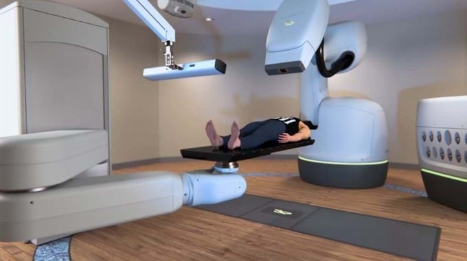 Từ khi ký kết đầu tư đến khi hệ thống xạ phẫu CyberKnife 7 có mặt tại Bệnh viện FV là 18 tháng.