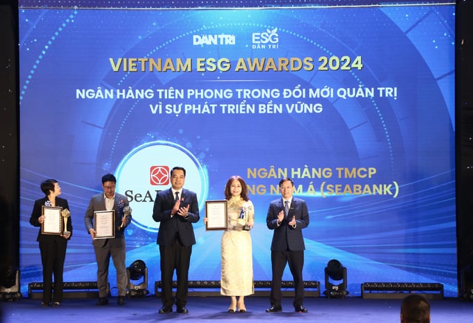 Giải thưởng ghi nhận những nỗ lực, sáng kiến và hiệu quả mang lại của SeABank trong thực thi các tiêu chí Môi trường - Xã hội - Quản trị (ESG) và lan tỏa tinh thần trách nhiệm tới cộng đồng.
