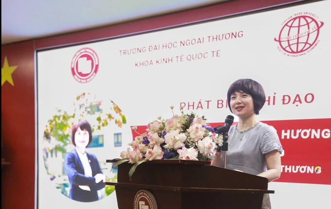 PGS. TS Phạm Thu Hương, Phó hiệu trưởng nhà trường phát biểu chỉ đạo tại toạ đàm.