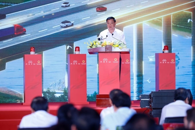Bí thư Tỉnh ủy Thái Bình Nguyễn Khắc Thận phát biểu tại Lễ khởi công - Ảnh: VGP/Nhật Bắc.